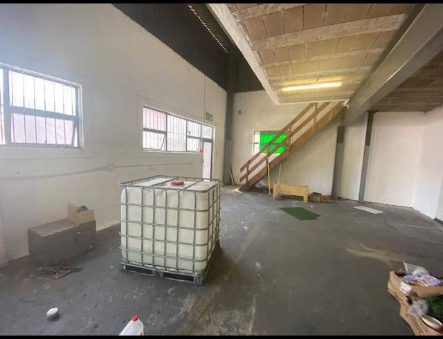 200M² WAREHOUSE TO LET IN BRIARDENE
